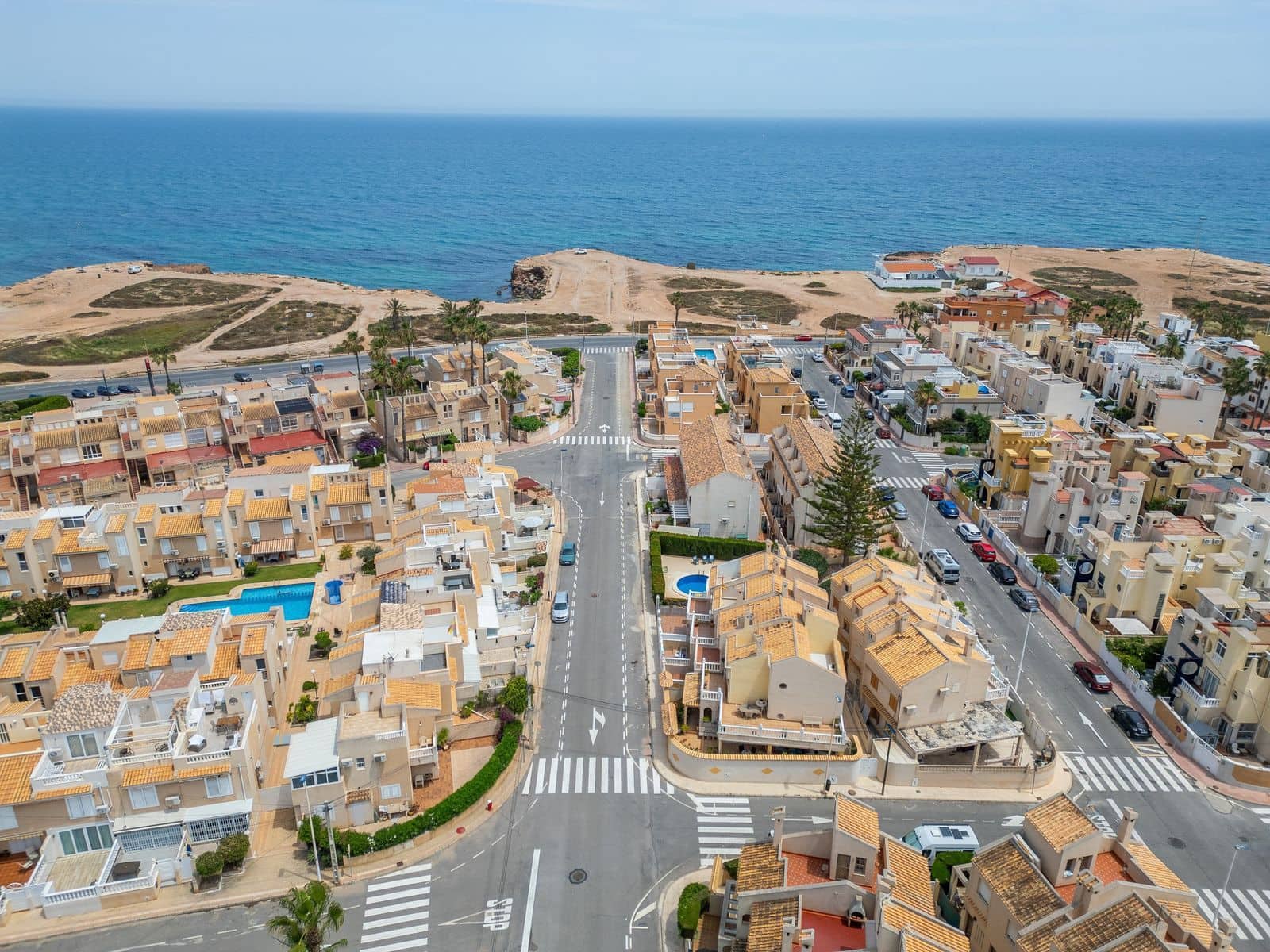 4 soveværelse Byhus til salg i Torrevieja med swimmingpool - € 320.000 (Ref: 10025853)