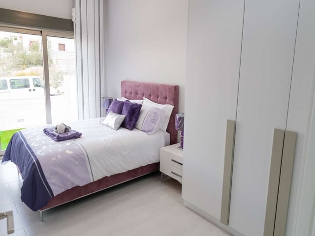 Chalet de 3 habitaciones en Orihuela Costa, Orihuela en venta con piscina - 399.900 € (Ref: 6188282)