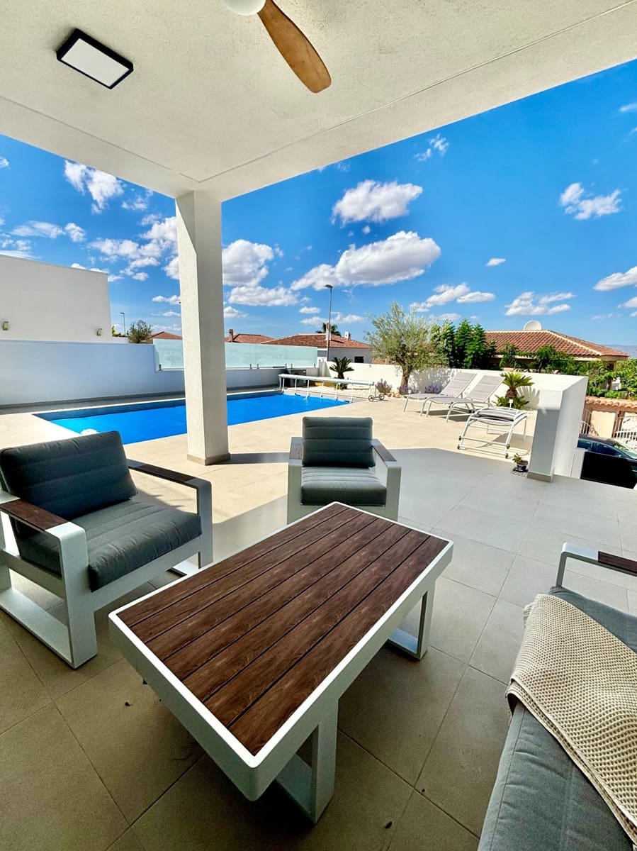 Chalet de 3 habitaciones en Benijófar en venta con piscina - 479.000 € (Ref: 6753099)