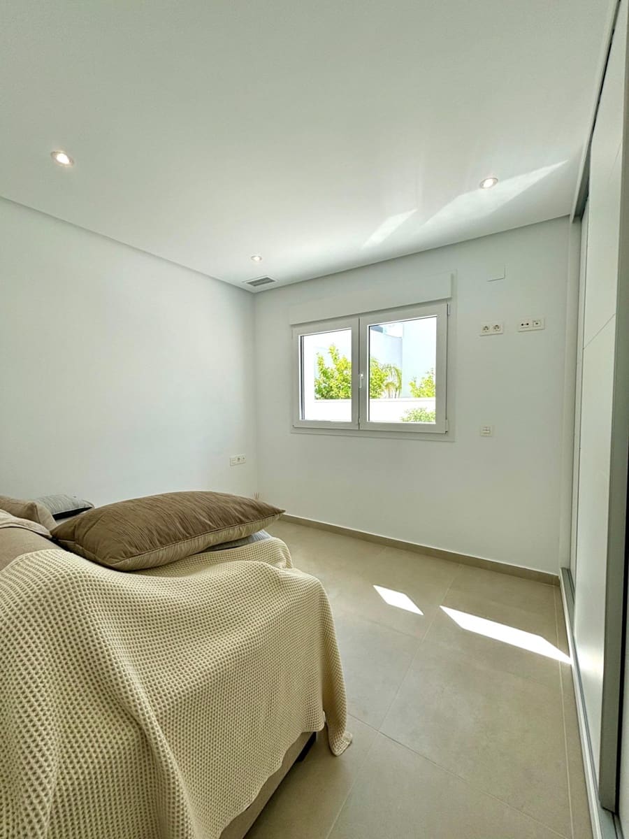 Chalet de 3 habitaciones en Benijófar en venta con piscina - 479.000 € (Ref: 6753099)