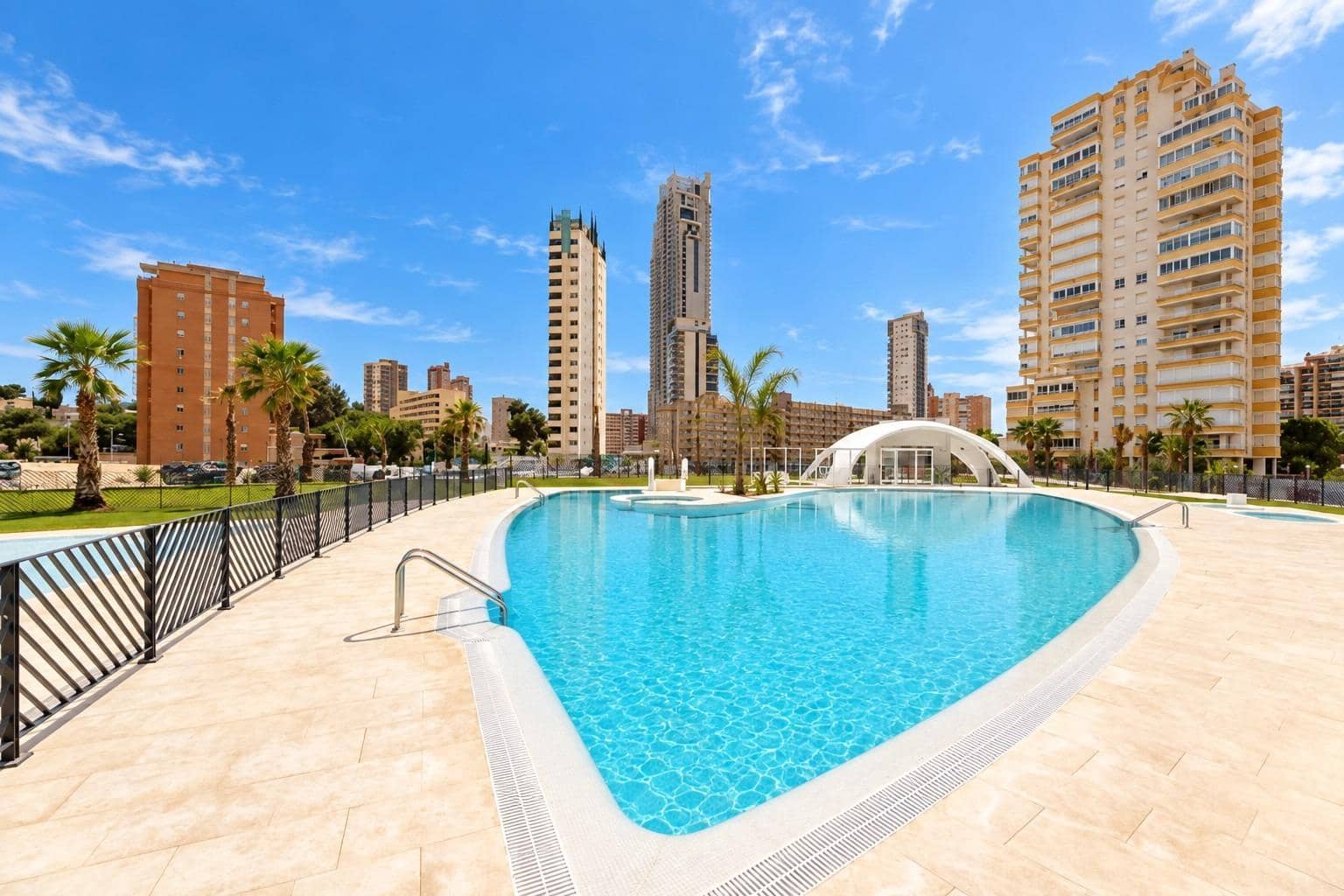 2 bedroom Apartment for sale in Benidorm with pool garage - € 800,000 (Ref: 7466219)