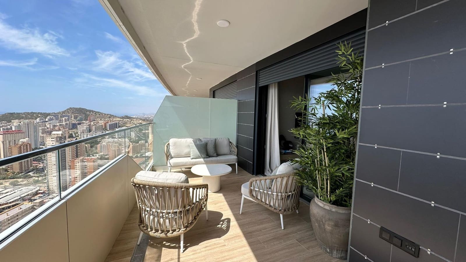2 bedroom Apartment for sale in Benidorm with pool garage - € 800,000 (Ref: 7466219)