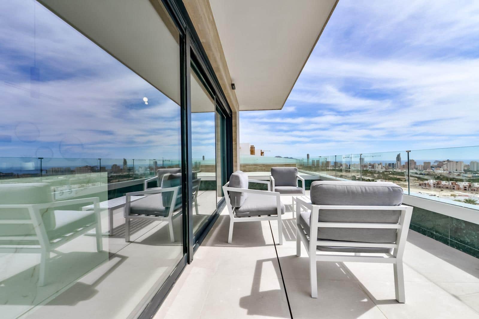 2 bedroom Penthouse for sale in Finestrat with pool garage - € 580,000 (Ref: 7973287)