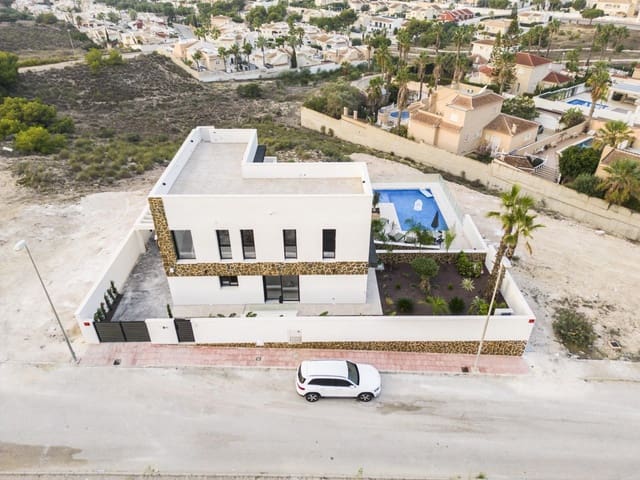 4 makuuhuone Huvila myytävänä paikassa Ciudad Quesada, Rojales mukana uima-altaan - 653 500 € (Ref: 8310733)