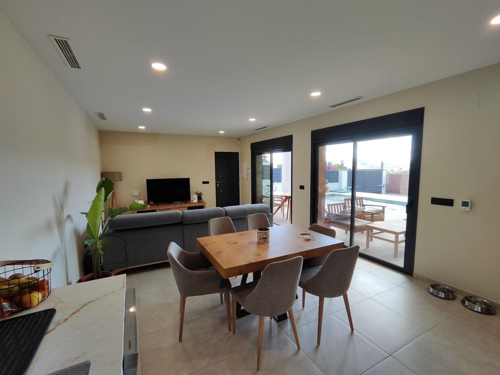 3 bedroom Villa for sale in Pinoso with pool - € 295,000 (Ref: 8463750)