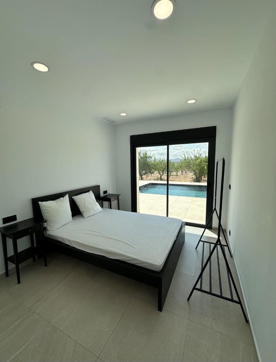 3 Zimmer Villa zu verkaufen in Pinoso mit Pool - 405.000 € (Ref: 8466209)