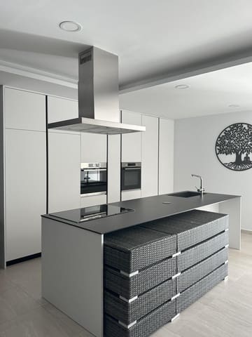 3 Zimmer Villa zu verkaufen in Pinoso mit Pool - 405.000 € (Ref: 8466209)