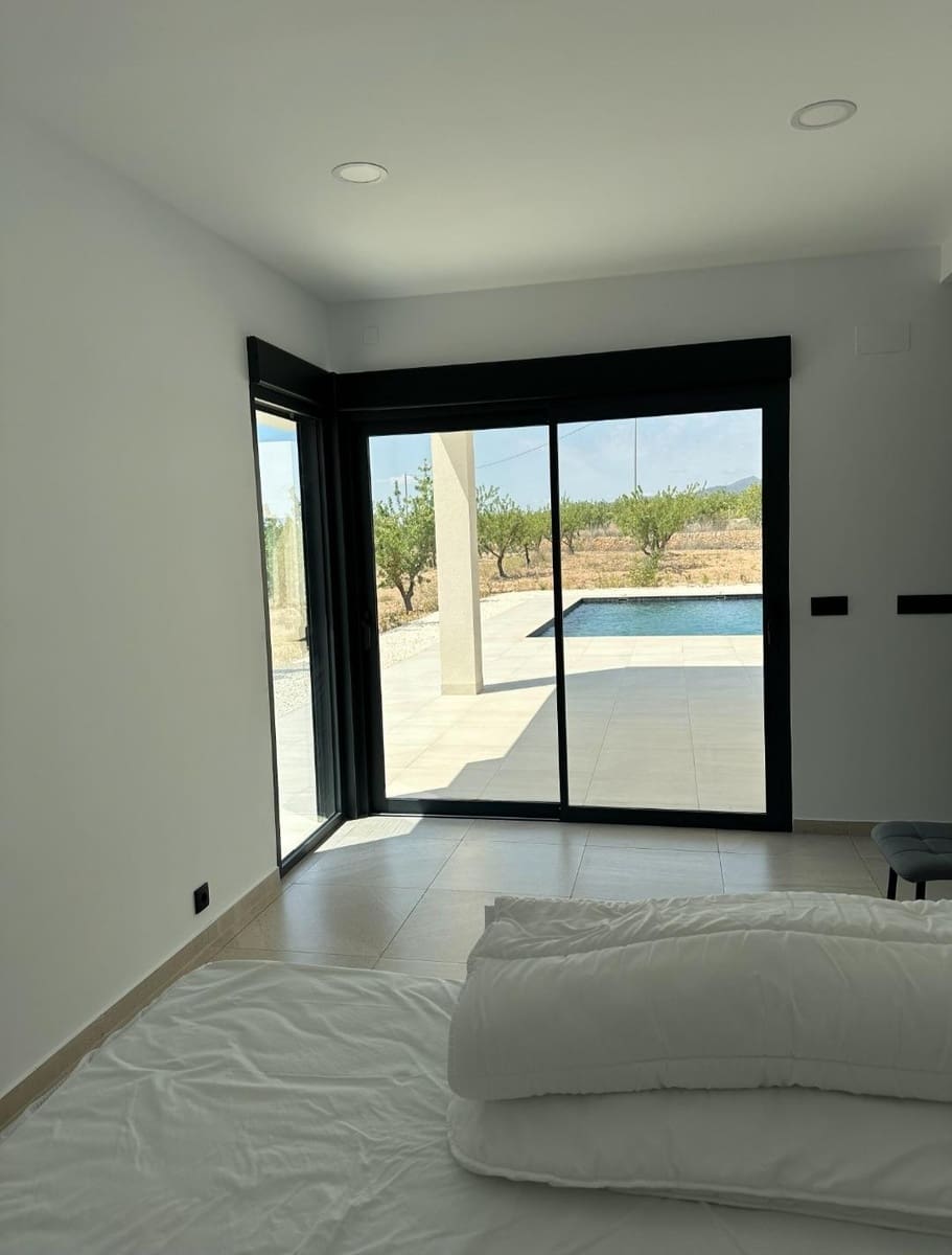 3 Zimmer Villa zu verkaufen in Pinoso mit Pool - 405.000 € (Ref: 8466209)