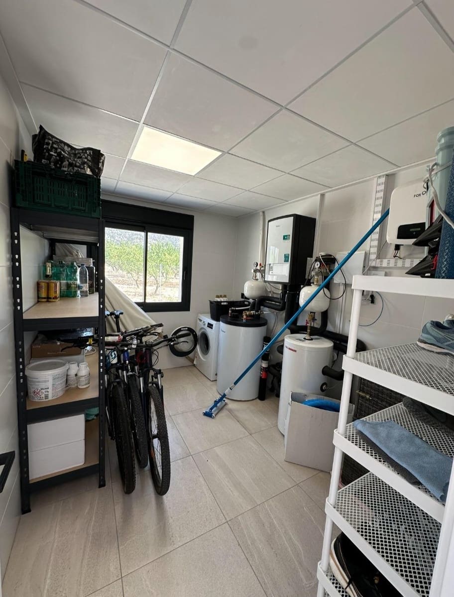 3 Zimmer Villa zu verkaufen in Pinoso mit Pool - 405.000 € (Ref: 8466209)