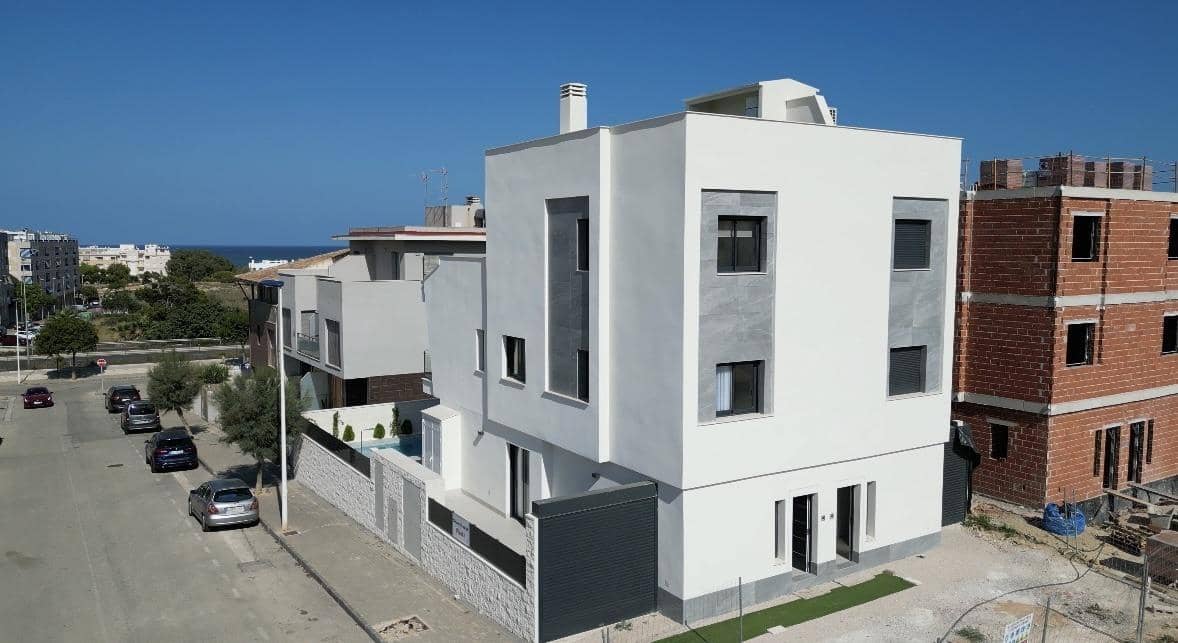 4 soveværelse Semi-Rækkehus til salg i Guardamar del Segura med swimmingpool - € 507.050 (Ref: 8620085)