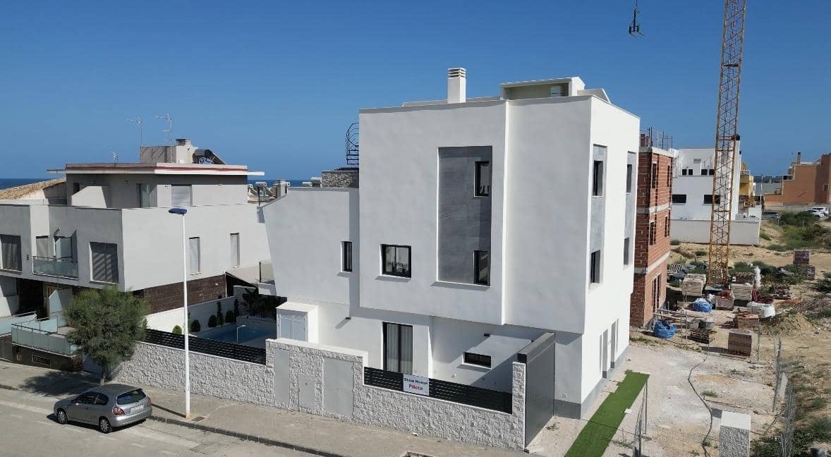 4 soveværelse Semi-Rækkehus til salg i Guardamar del Segura med swimmingpool - € 507.050 (Ref: 8620085)