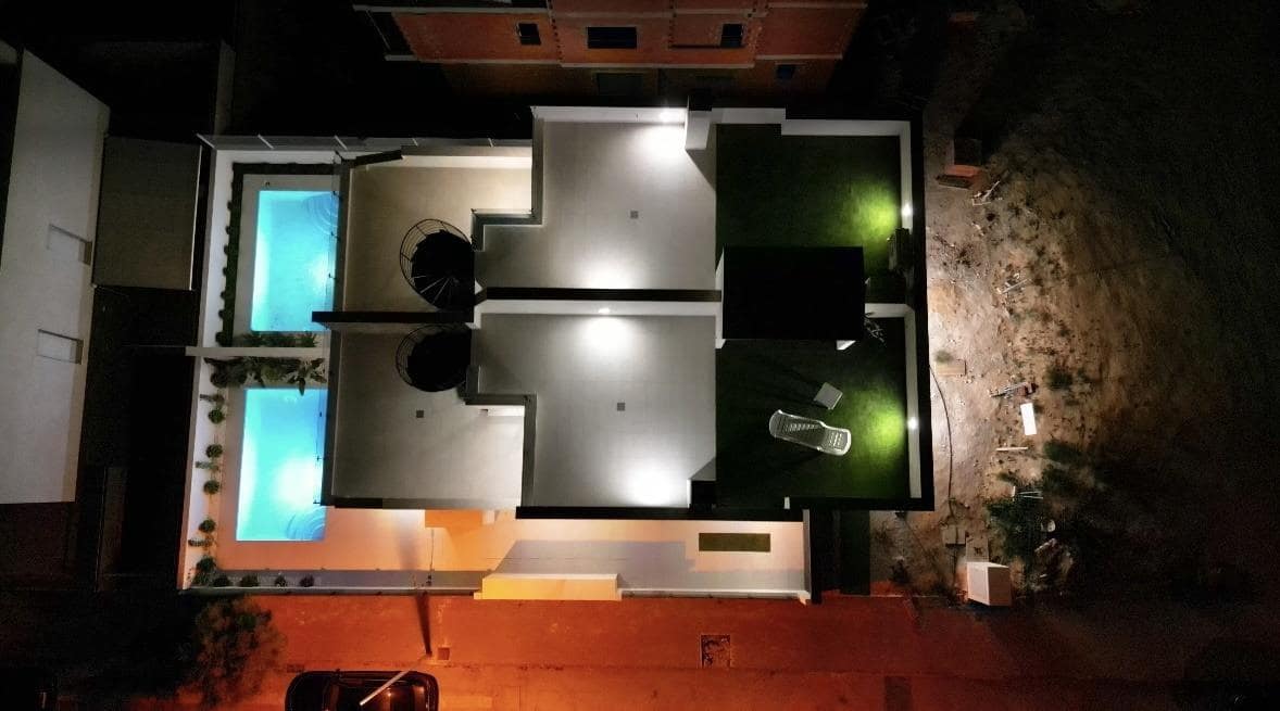 4 soveværelse Semi-Rækkehus til salg i Guardamar del Segura med swimmingpool - € 507.050 (Ref: 8620085)