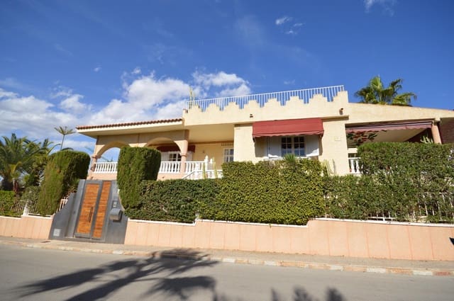 5 sypialnia Willa na sprzedaż w La Veleta, Torrevieja z basenem garażem - 840 000 € (Ref: 8936827)