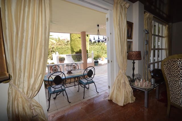 5 sypialnia Willa na sprzedaż w La Veleta, Torrevieja z basenem garażem - 840 000 € (Ref: 8936827)