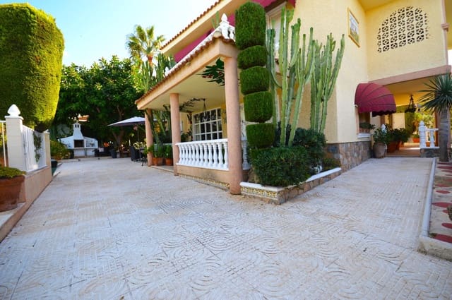 5 sypialnia Willa na sprzedaż w La Veleta, Torrevieja z basenem garażem - 840 000 € (Ref: 8936827)