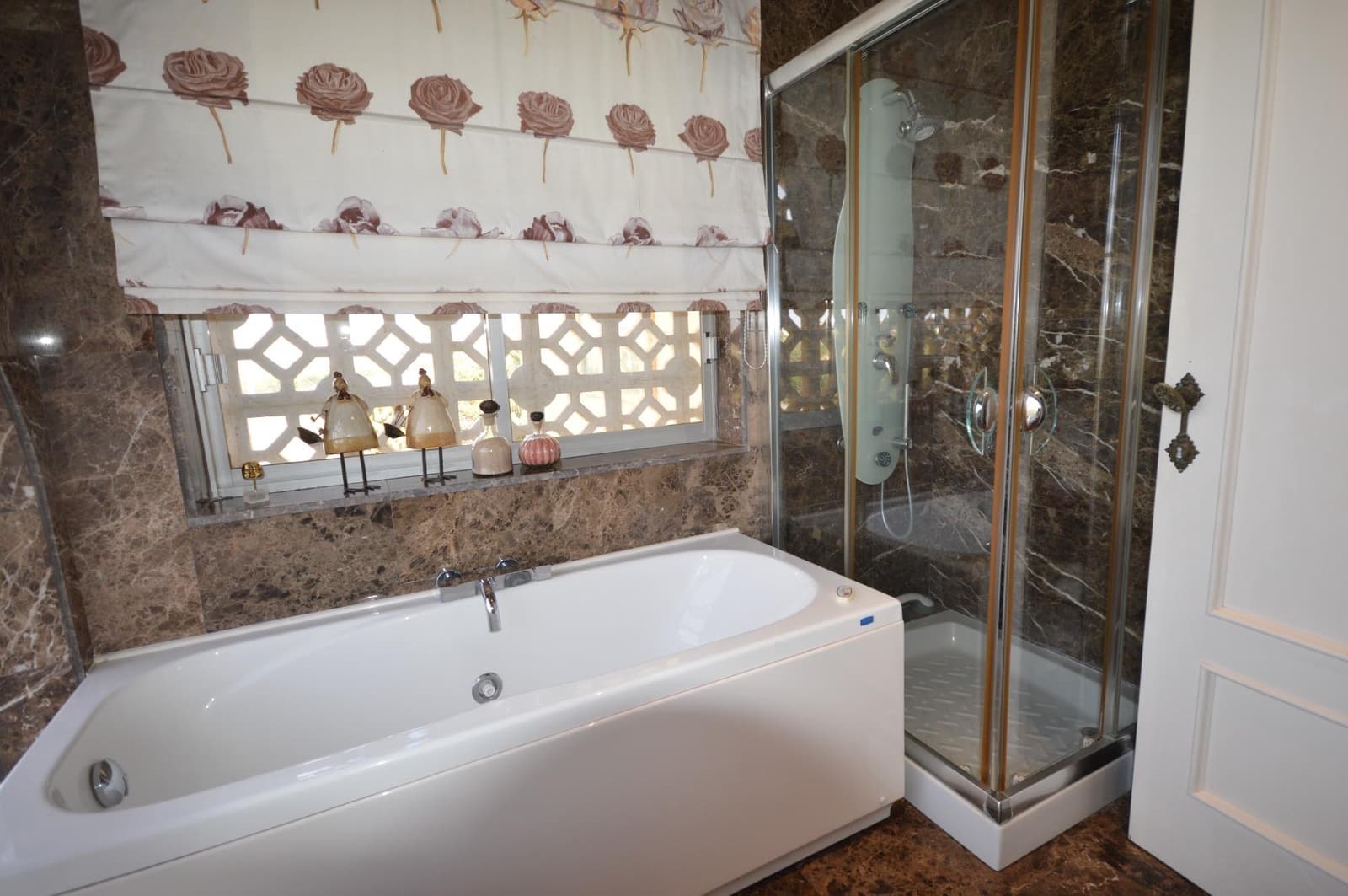 5 sypialnia Willa na sprzedaż w La Veleta z basenem garażem - 840 000 € (Ref: 8936827)