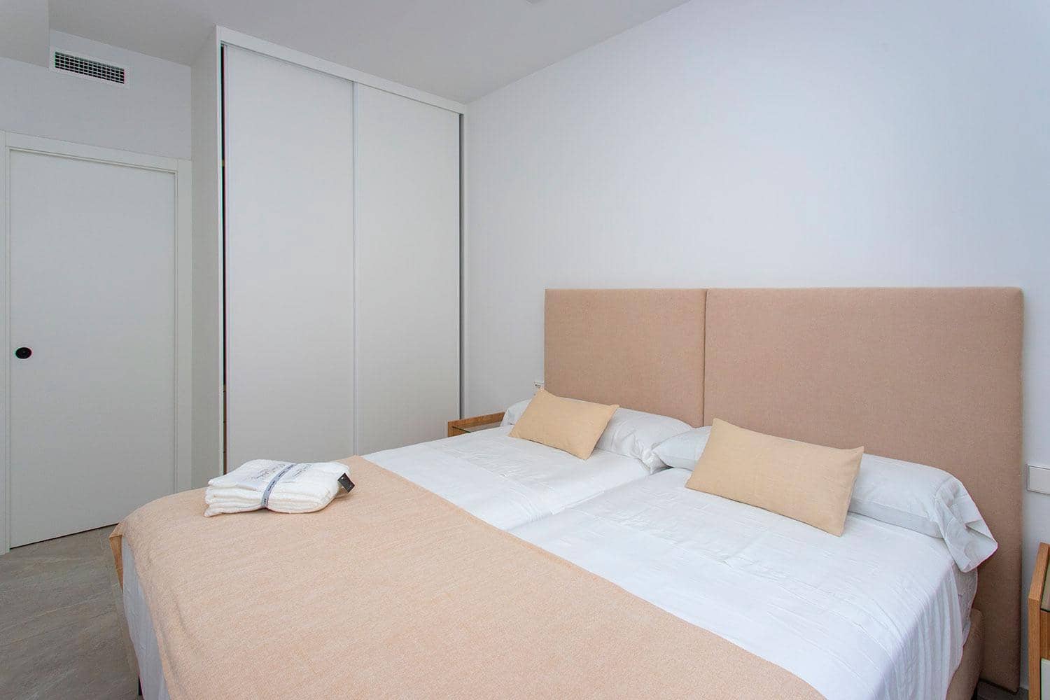 3 soveværelse Rækkehus til salg i Torre de la Horadada med swimmingpool - € 544.900 (Ref: 8954323)