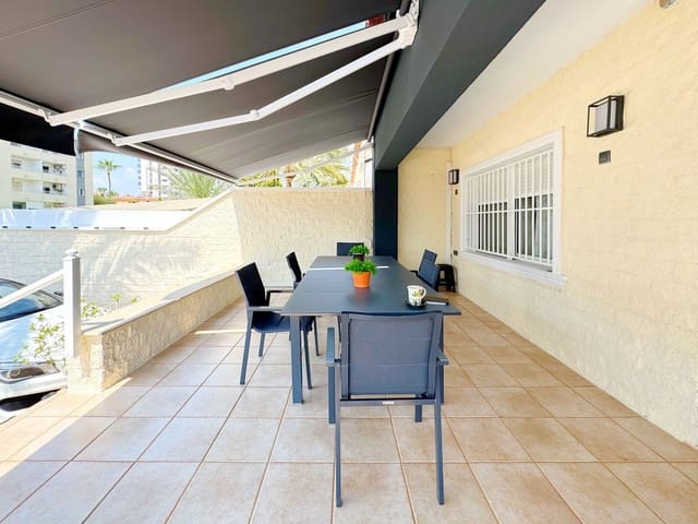 Chalet de 4 habitaciones en Punta Prima, Torrevieja en venta - 656.000 € (Ref: 9114286)