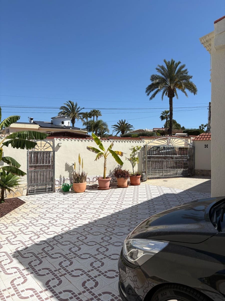 4 bedroom Villa for sale in Ciudad Quesada with pool garage - € 530,000 (Ref: 9149483)