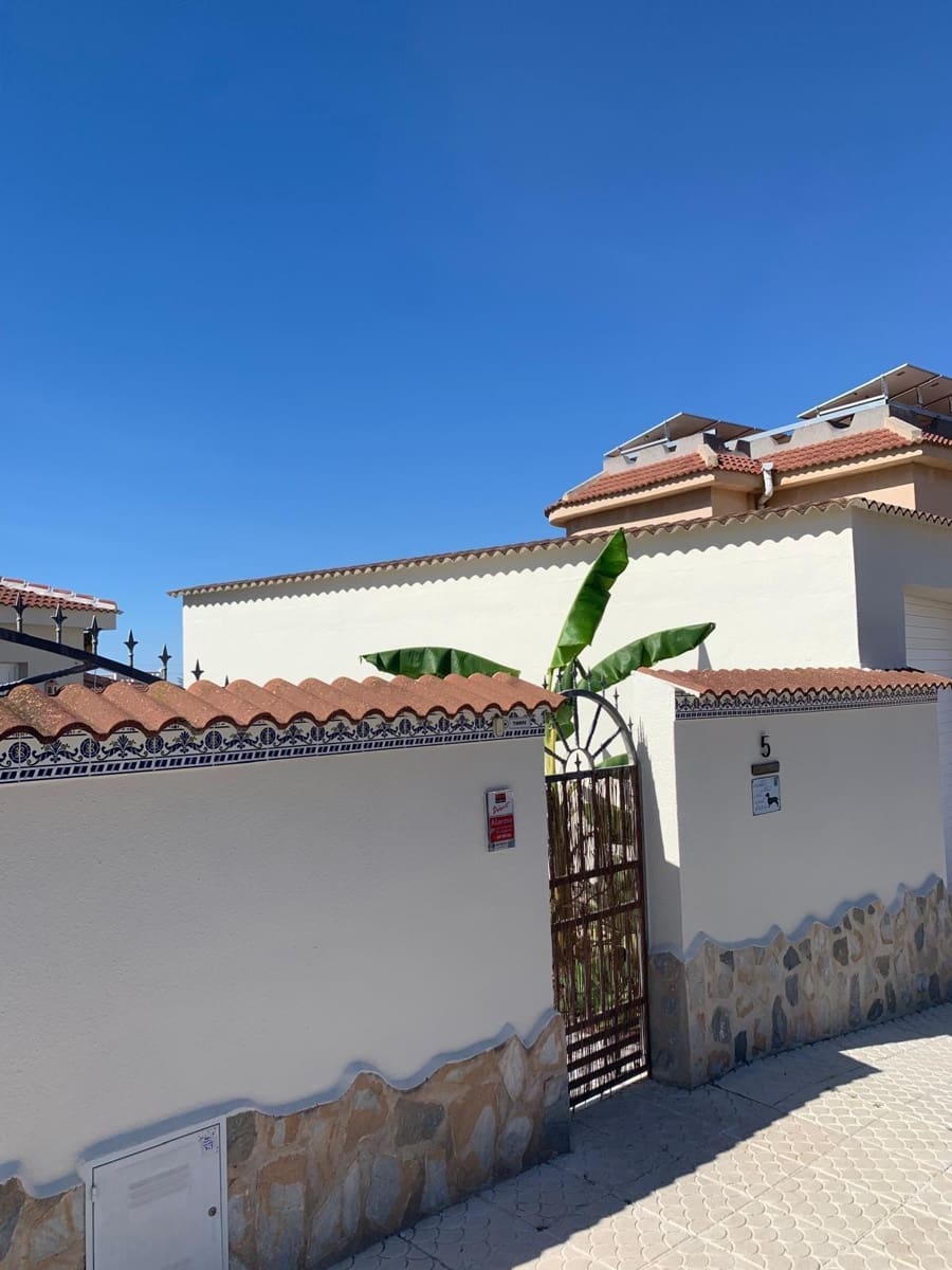 4 bedroom Villa for sale in Ciudad Quesada with pool garage - € 530,000 (Ref: 9149483)