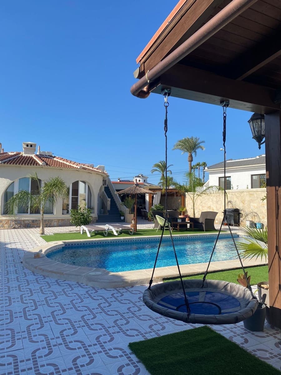 4 bedroom Villa for sale in Ciudad Quesada with pool garage - € 530,000 (Ref: 9149483)