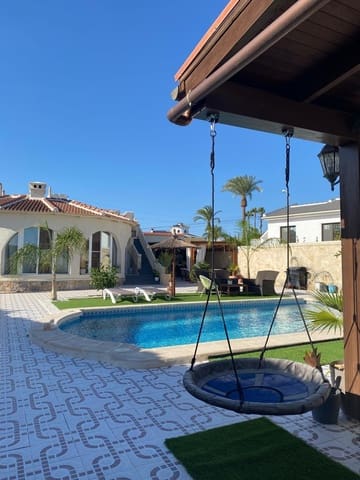 4 makuuhuone Huvila myytävänä paikassa Ciudad Quesada, Rojales mukana uima-altaan 
autotalli - 530 000 € (Ref: 9149483)