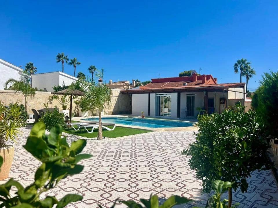 4 bedroom Villa for sale in Ciudad Quesada with pool garage - € 530,000 (Ref: 9149483)