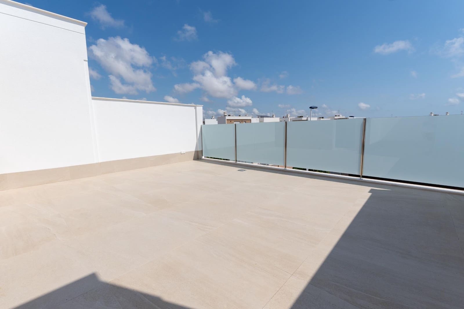 3 soverom Kjedet enebolig til salgs i San Pedro del Pinatar med svømmebasseng - € 389 000 (Ref: 9574787)