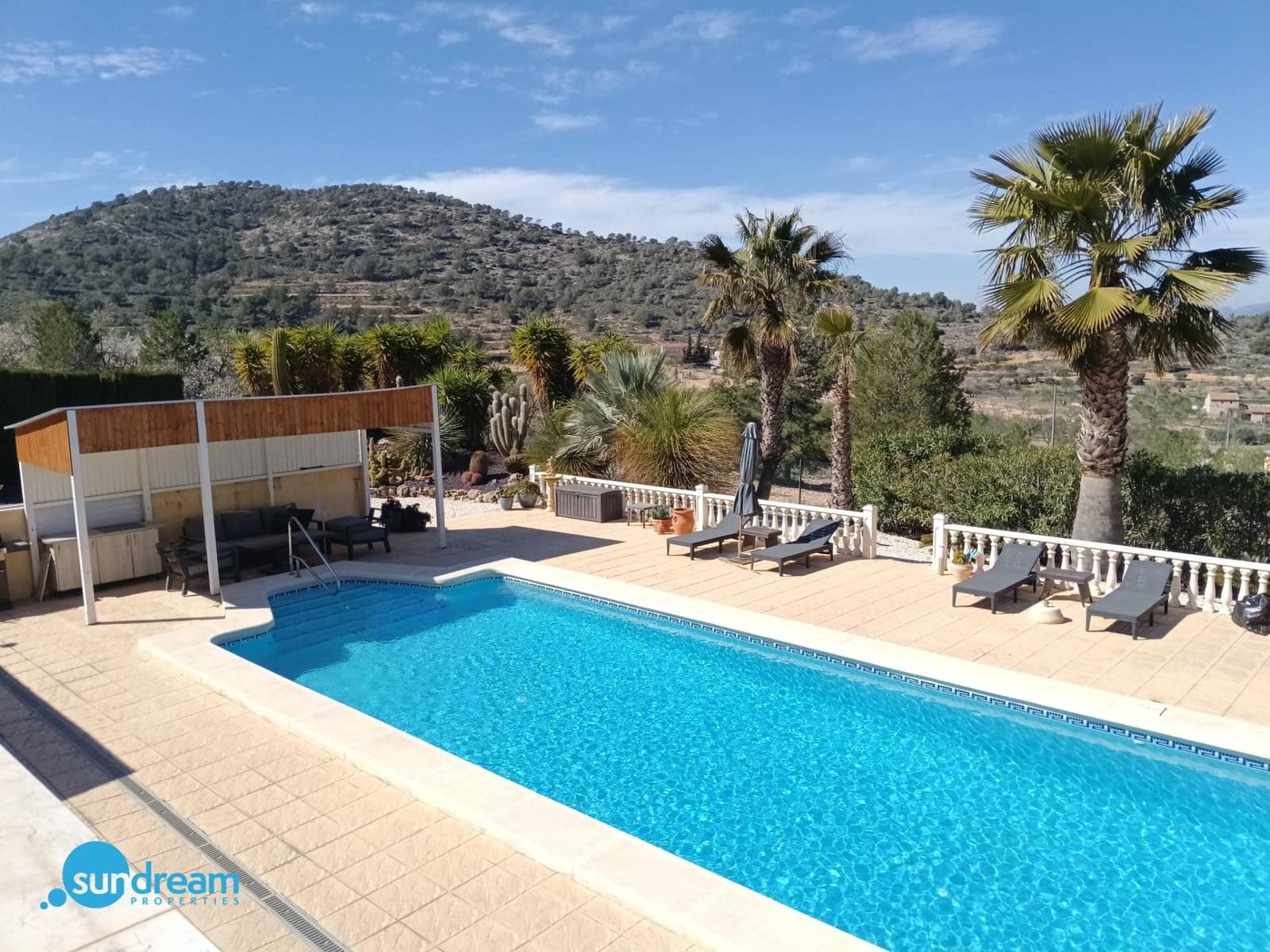 Chalet de 4 habitaciones en La Zarza en venta con piscina - 385.000 € (Ref: 9634491)