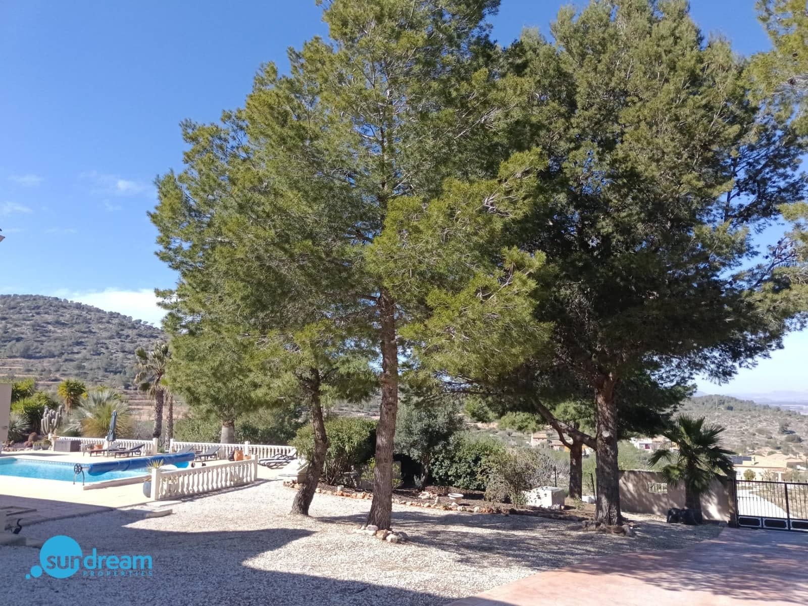 Chalet de 4 habitaciones en La Zarza en venta con piscina - 385.000 € (Ref: 9634491)