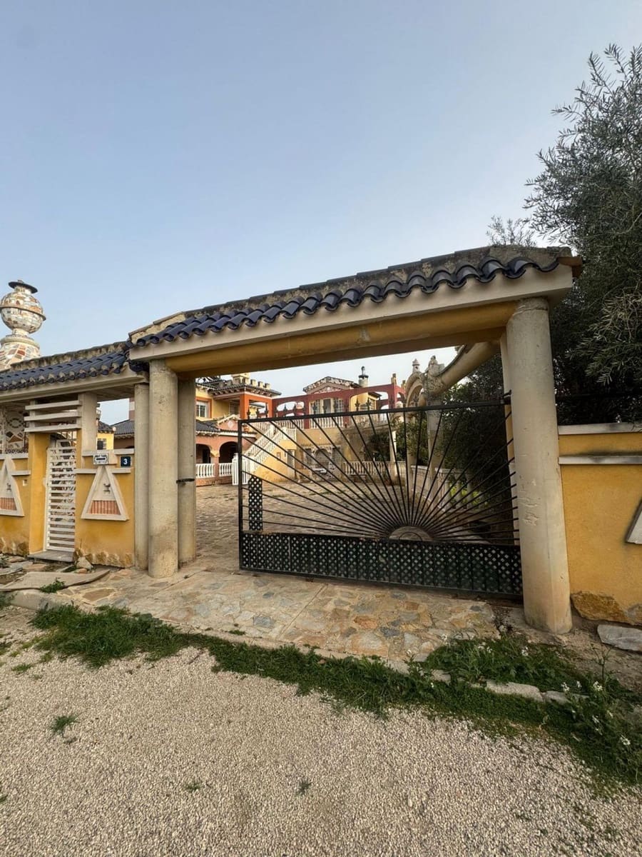 Chalet de 5 habitaciones en Orihuela en venta con piscina garaje - 189.000 € (Ref: 9690952)
