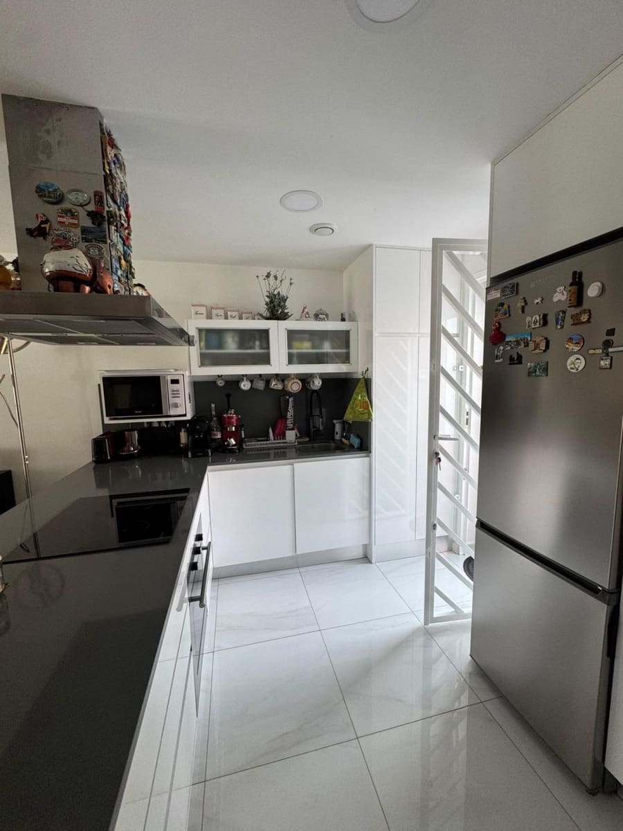 3 soverom Kjedet enebolig til salgs i Bigastro med svømmebasseng garasje - € 238 000 (Ref: 9690954)