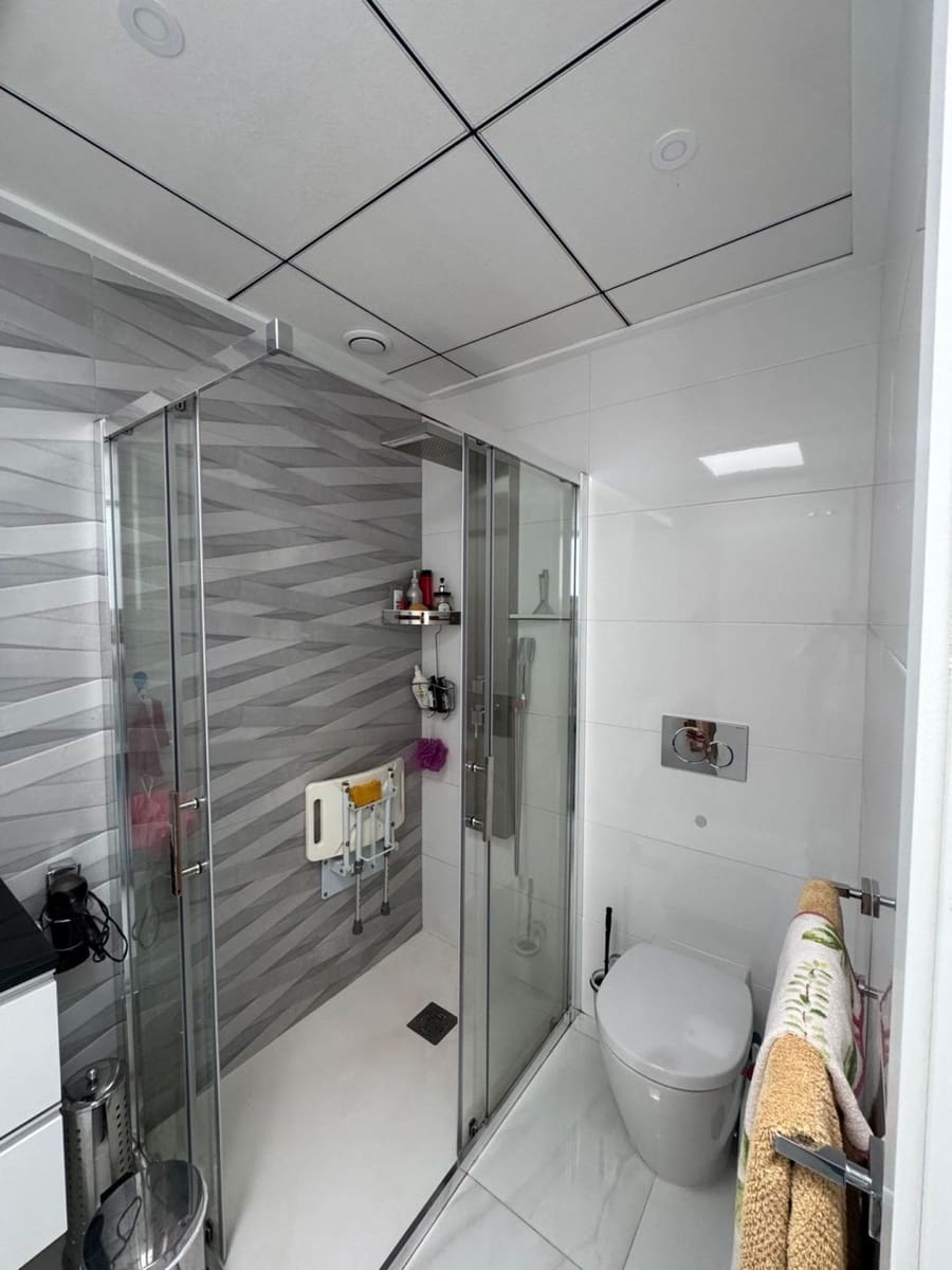 3 soverom Kjedet enebolig til salgs i Bigastro med svømmebasseng garasje - € 238 000 (Ref: 9690954)