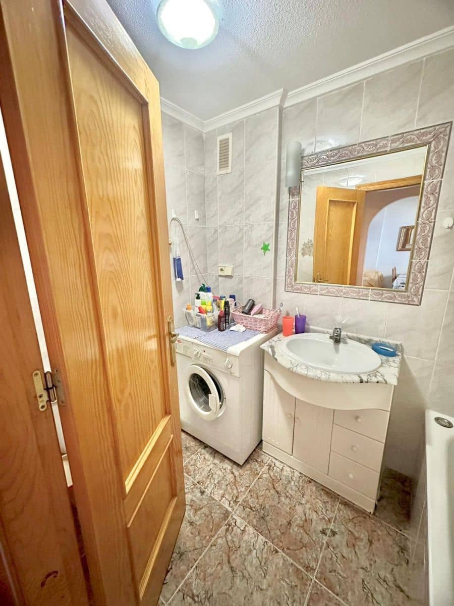 2 bedroom Bungalow for sale in Guardamar del Segura with pool - € 136,000 (Ref: 9695493)