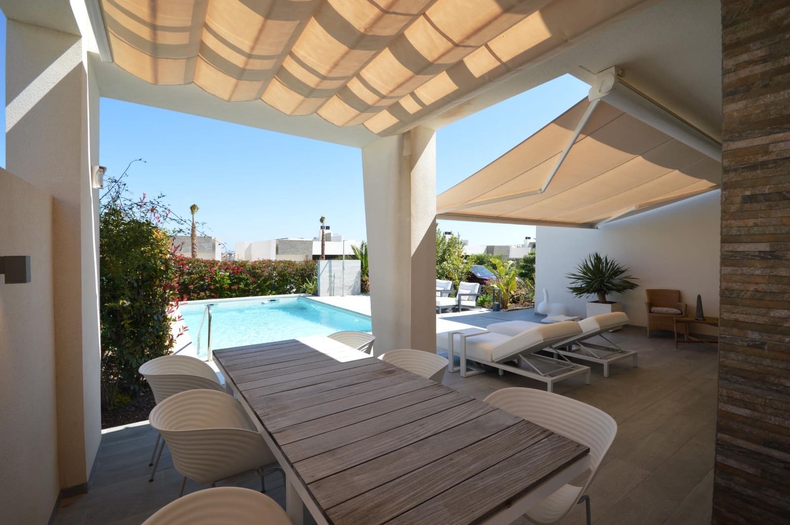 3 bedroom Villa for sale in Algorfa with pool - € 630,000 (Ref: 9720133)