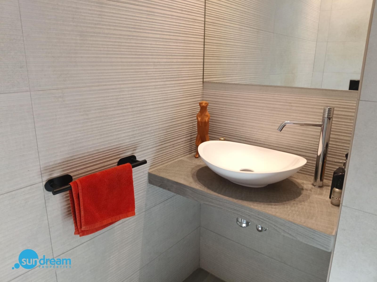 3 bedroom Villa for sale in Algorfa with pool - € 630,000 (Ref: 9720133)