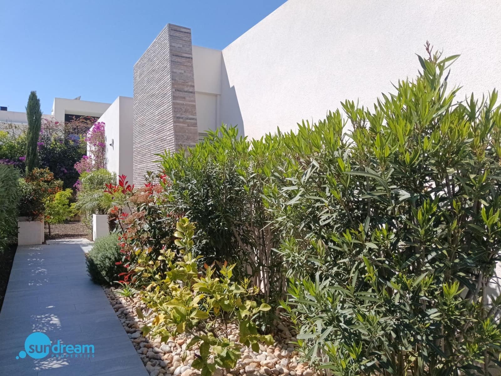 3 bedroom Villa for sale in Algorfa with pool - € 630,000 (Ref: 9720133)