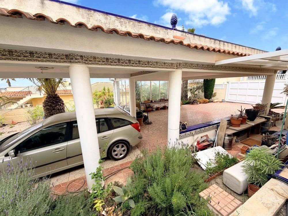 4 makuuhuone Huvila myytävänä paikassa Dona Pepa mukana 
autotalli - 580 000 € (Ref: 9860260)
