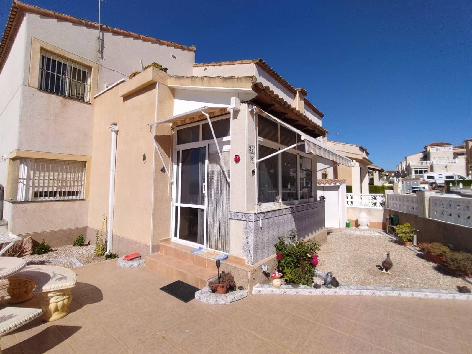 2 bedroom Villa for sale in Algorfa with pool - € 215,000 (Ref: 9868726)