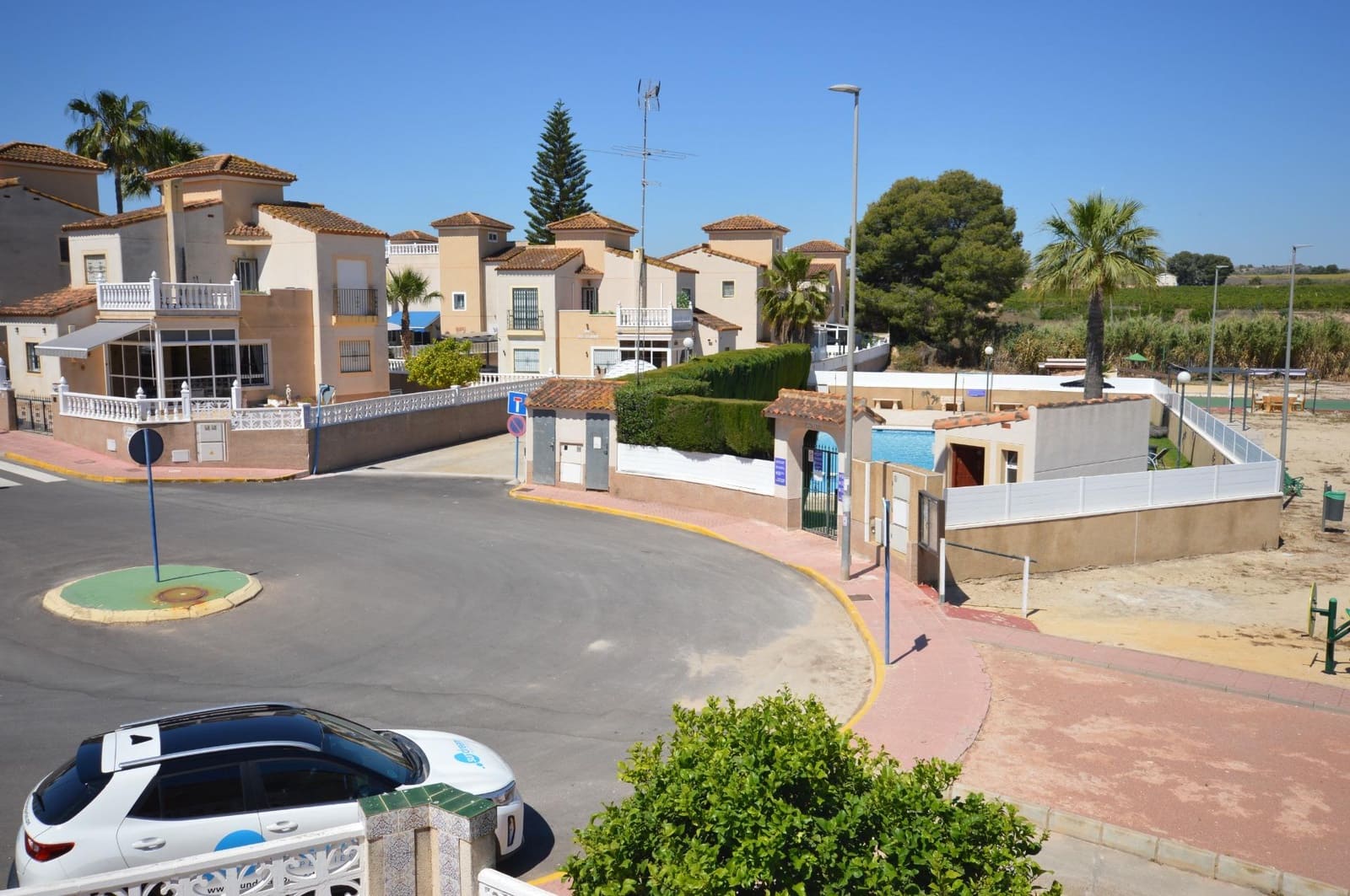 2 bedroom Villa for sale in Algorfa with pool - € 215,000 (Ref: 9868726)