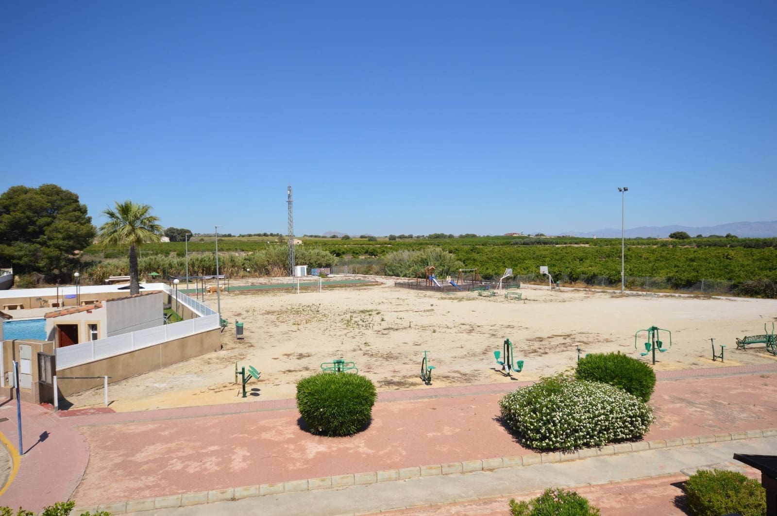 2 bedroom Villa for sale in Algorfa with pool - € 215,000 (Ref: 9868726)