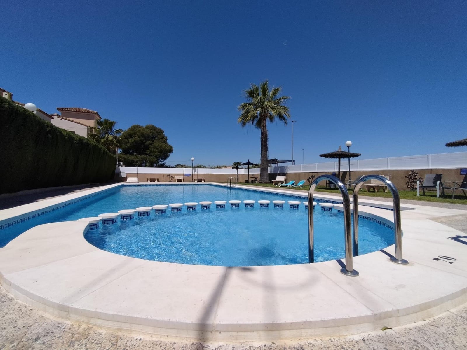 2 bedroom Villa for sale in Algorfa with pool - € 215,000 (Ref: 9868726)