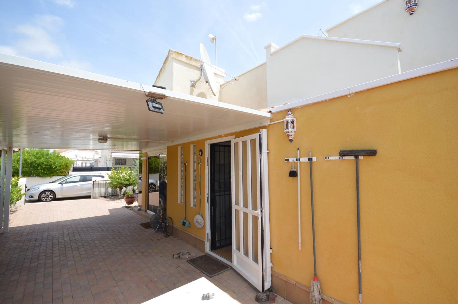 Chalet de 3 habitaciones en Los Montesinos en venta con piscina - 279.000 € (Ref: 9884954)