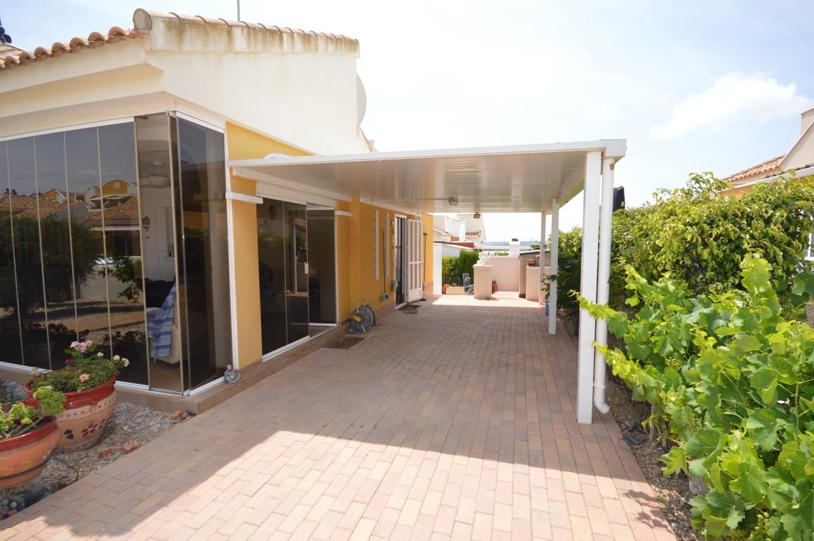 Chalet de 3 habitaciones en Los Montesinos en venta con piscina - 279.000 € (Ref: 9884954)