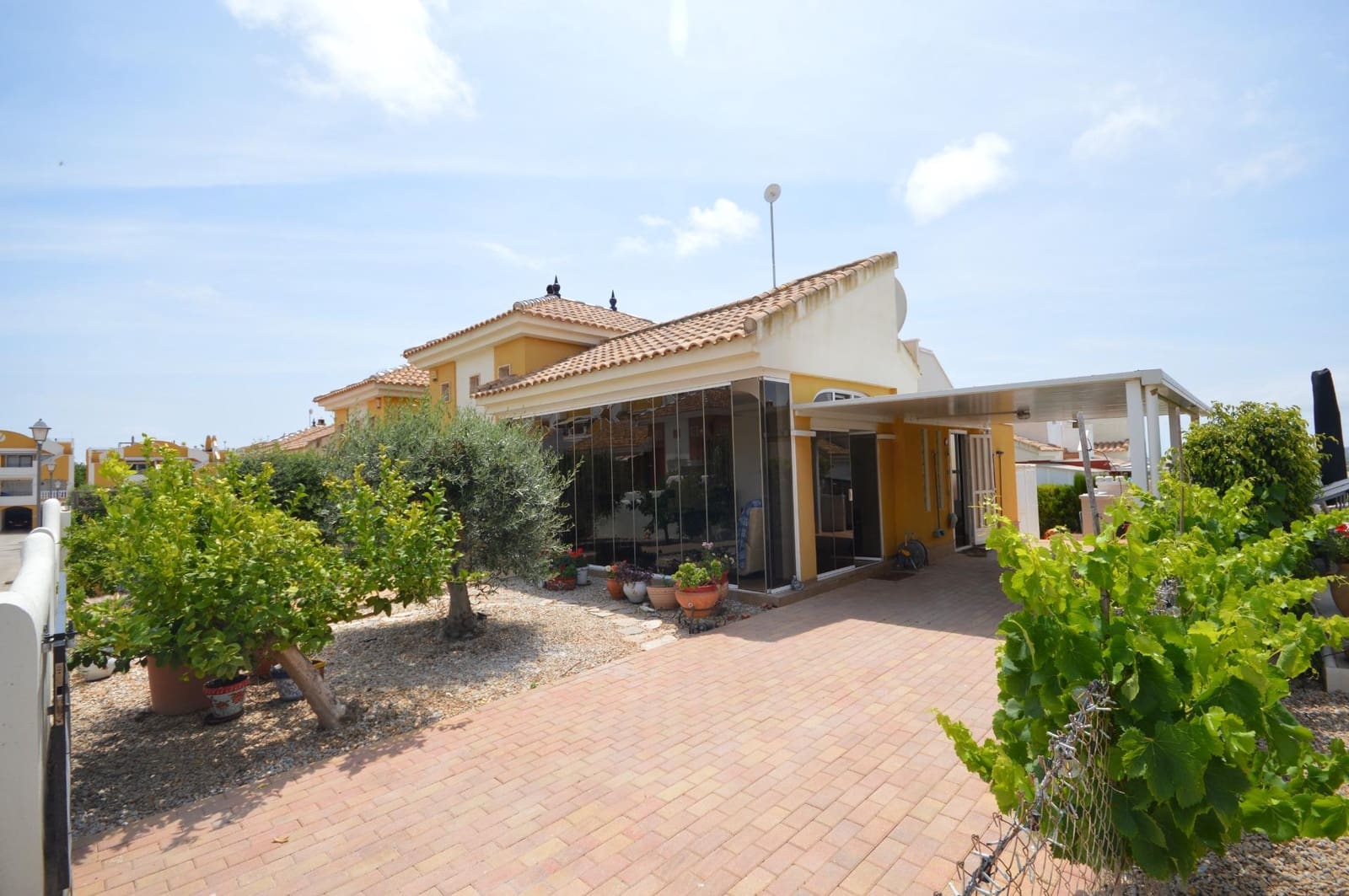 Chalet de 3 habitaciones en Los Montesinos en venta con piscina - 279.000 € (Ref: 9884954)
