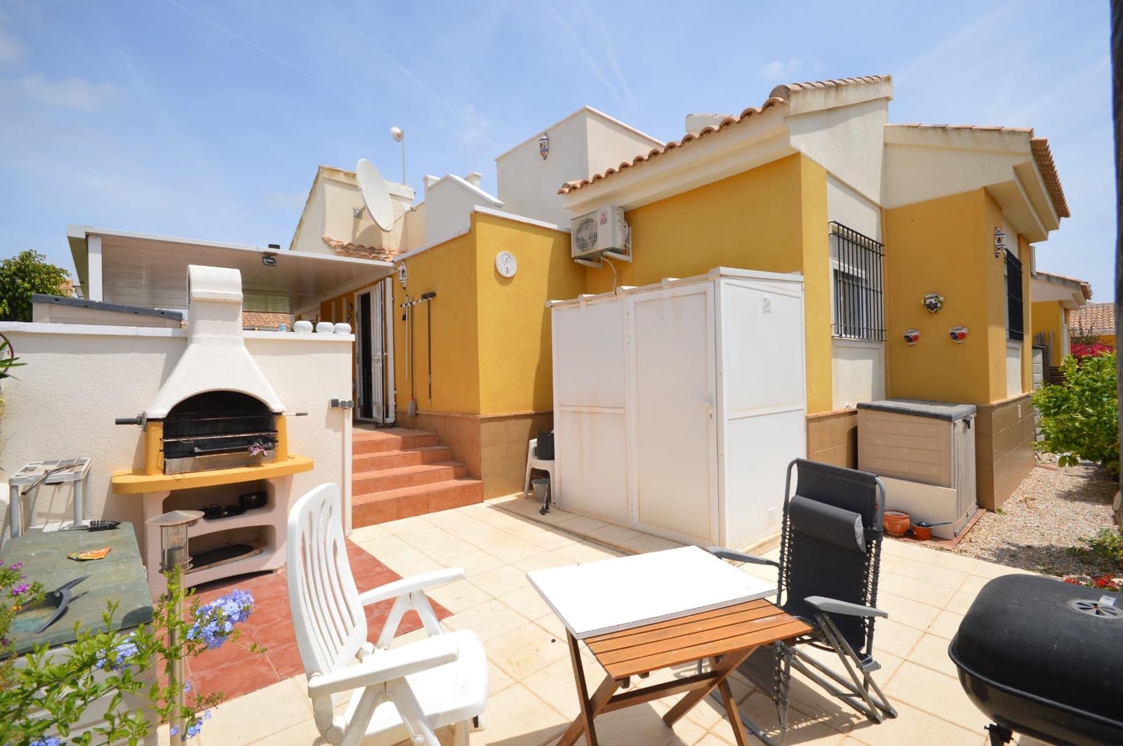Chalet de 3 habitaciones en Los Montesinos en venta con piscina - 279.000 € (Ref: 9884954)