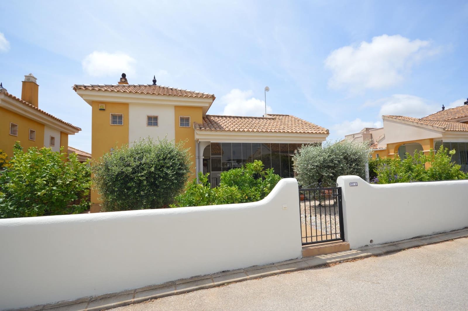 Chalet de 3 habitaciones en Los Montesinos en venta con piscina - 279.000 € (Ref: 9884954)