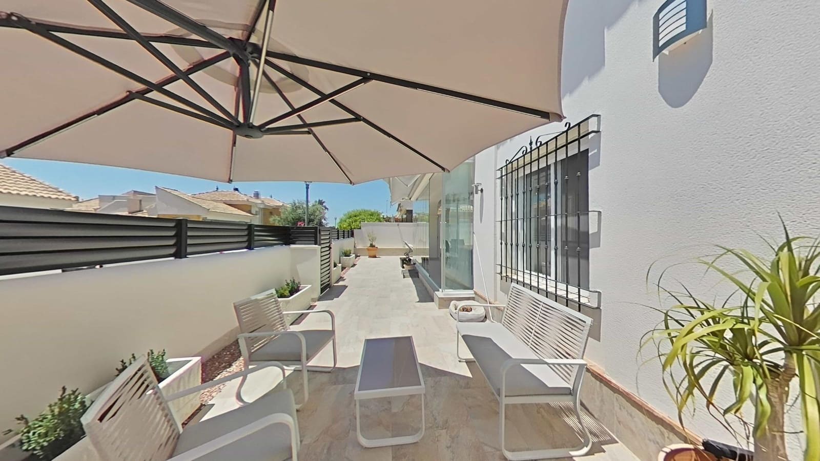 Chalet de 3 habitaciones en Los Montesinos en venta con piscina - 289.000 € (Ref: 9892516)