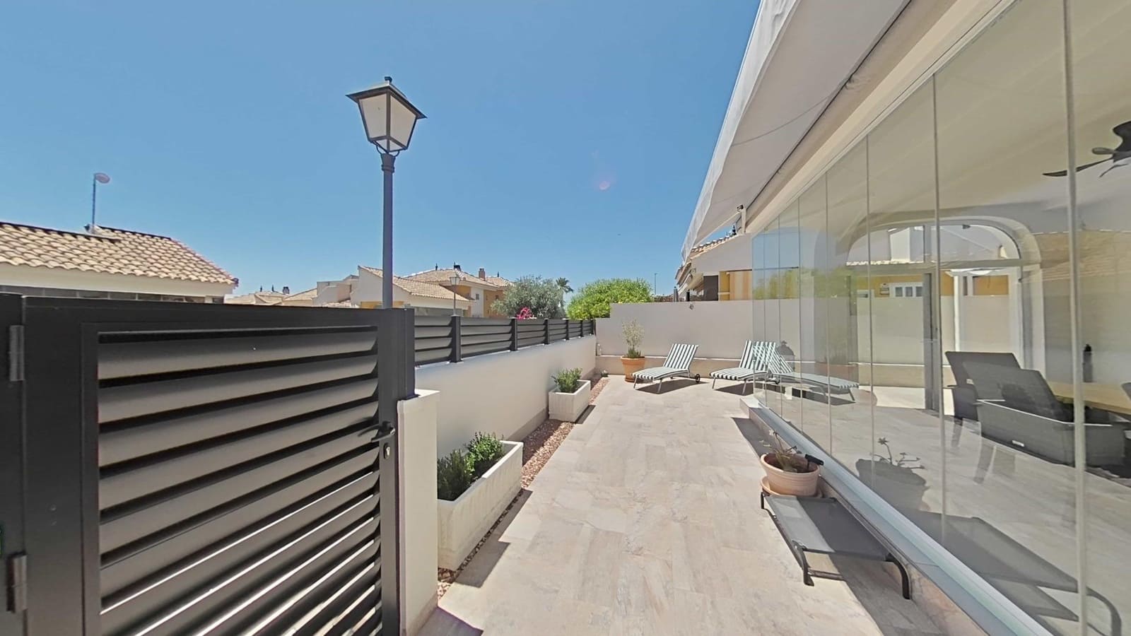 Chalet de 3 habitaciones en Los Montesinos en venta con piscina - 289.000 € (Ref: 9892516)
