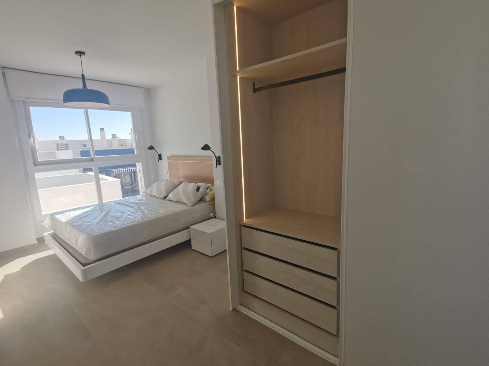 1 slaapkamer Penthouse te koop in Torrevieja met zwembad - € 399.000 (Ref: 9929517)